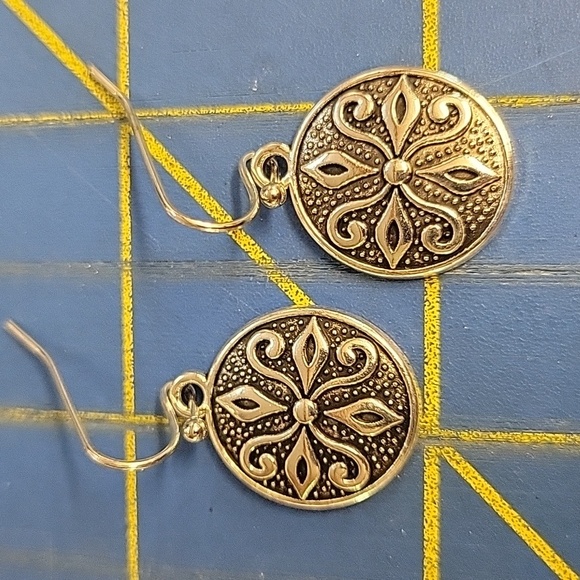 Circle Silver Tone Earrings - Picture 1 of 1